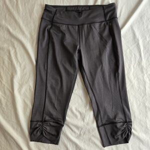 Danskin Now Fitted Grey Capri Cropped Leggings Spring EB2